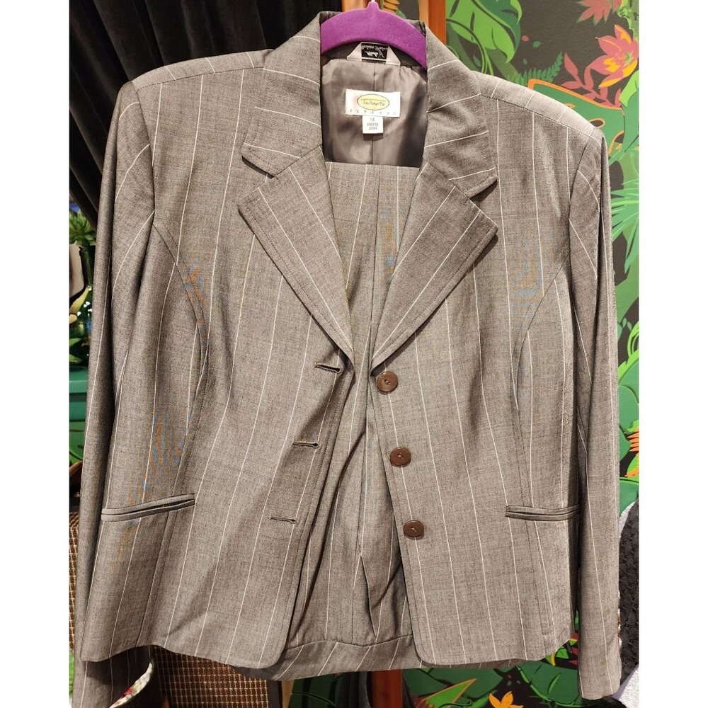Vintage Talbots Petites Women's Gray Pinstripe Suit Set Size 14 Italian Fabric